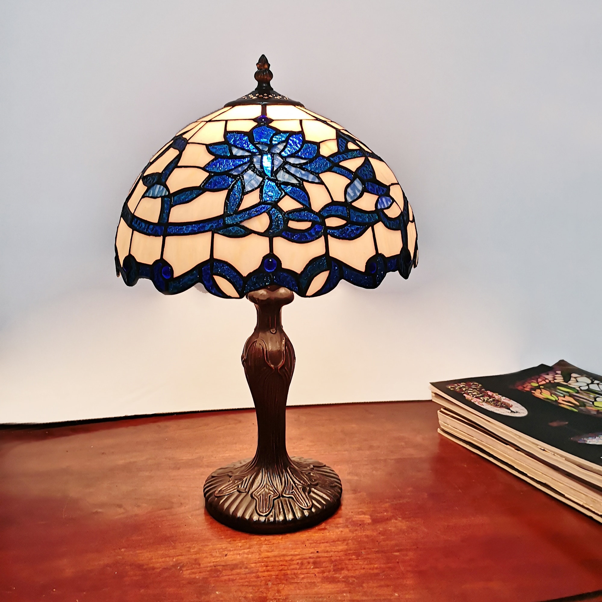 Gracie 12-inch Blue/White Flower Design Stained Glass/Bronze Tiffany-Style Table Lamp - Intensery
