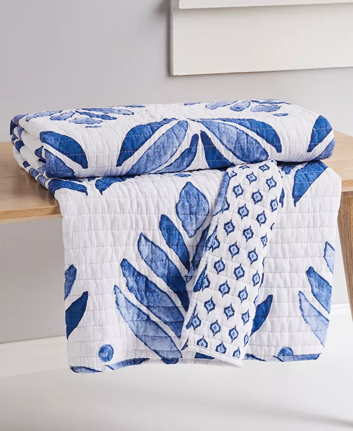 Levtex Home Vintage-Like Blossom Quilted Reversible Throw， 50