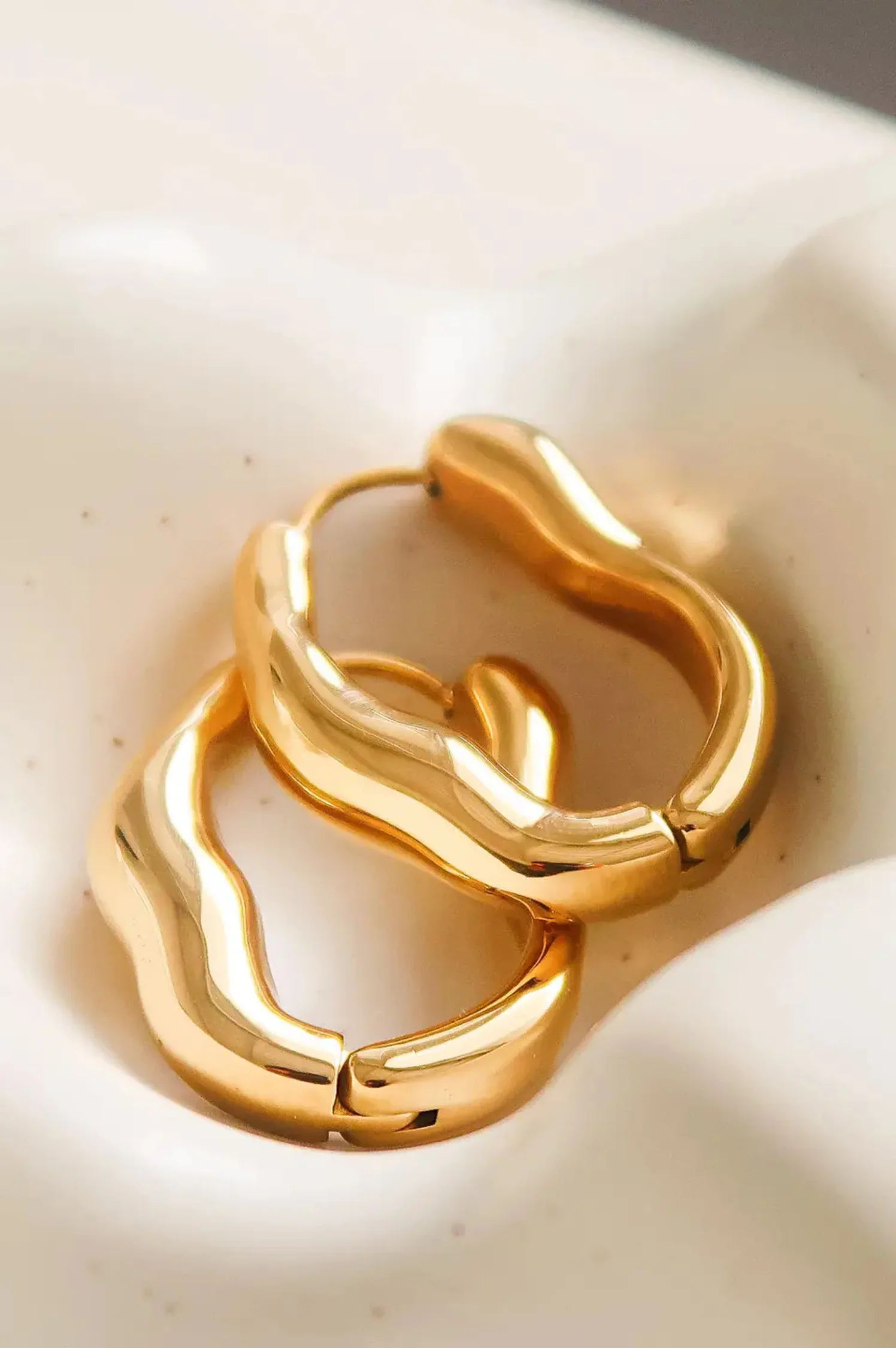 Darcy Oval Hoop Earring - Intensery