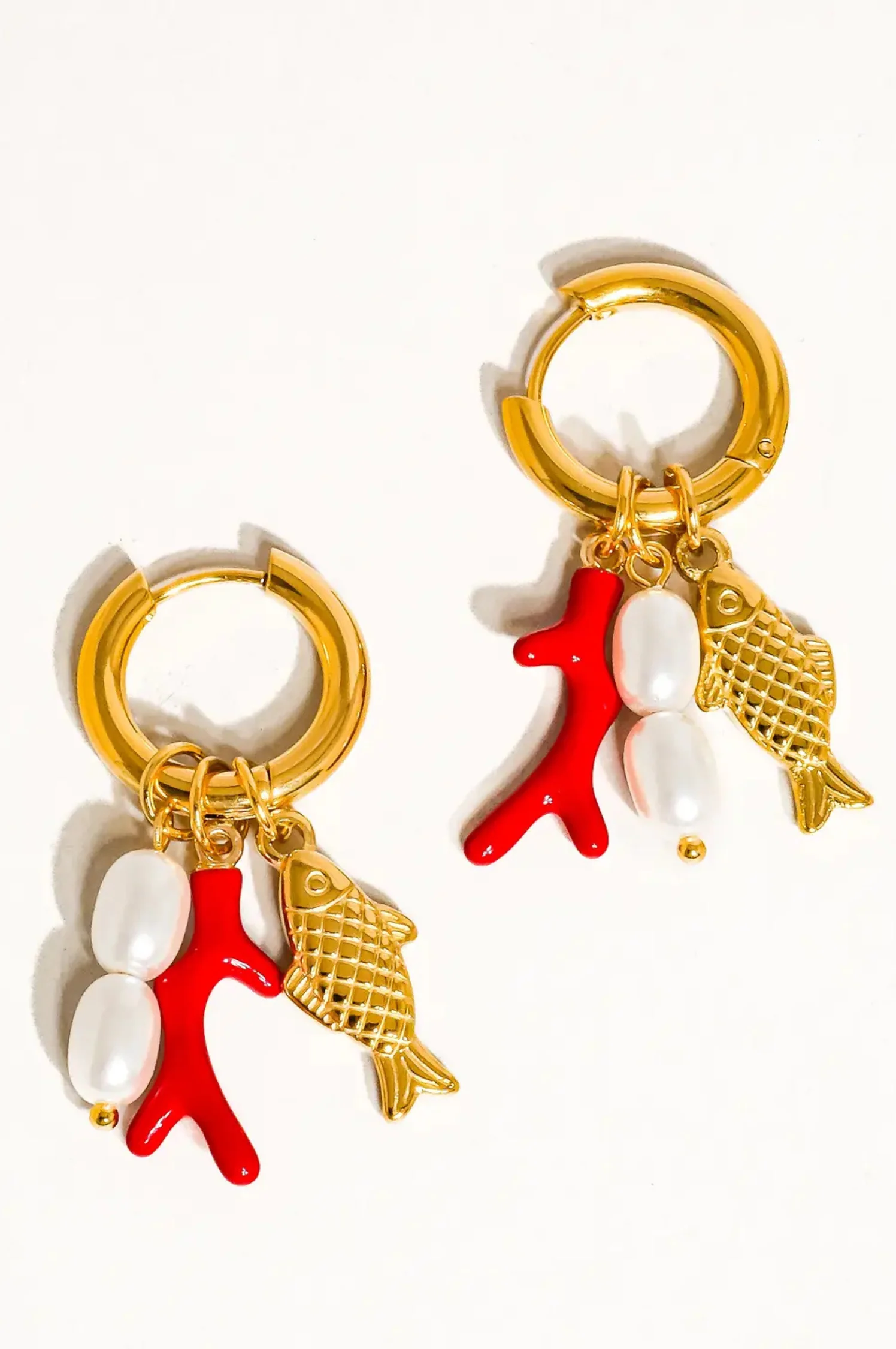 Rocaille Fish Pearl Earring - Intensery