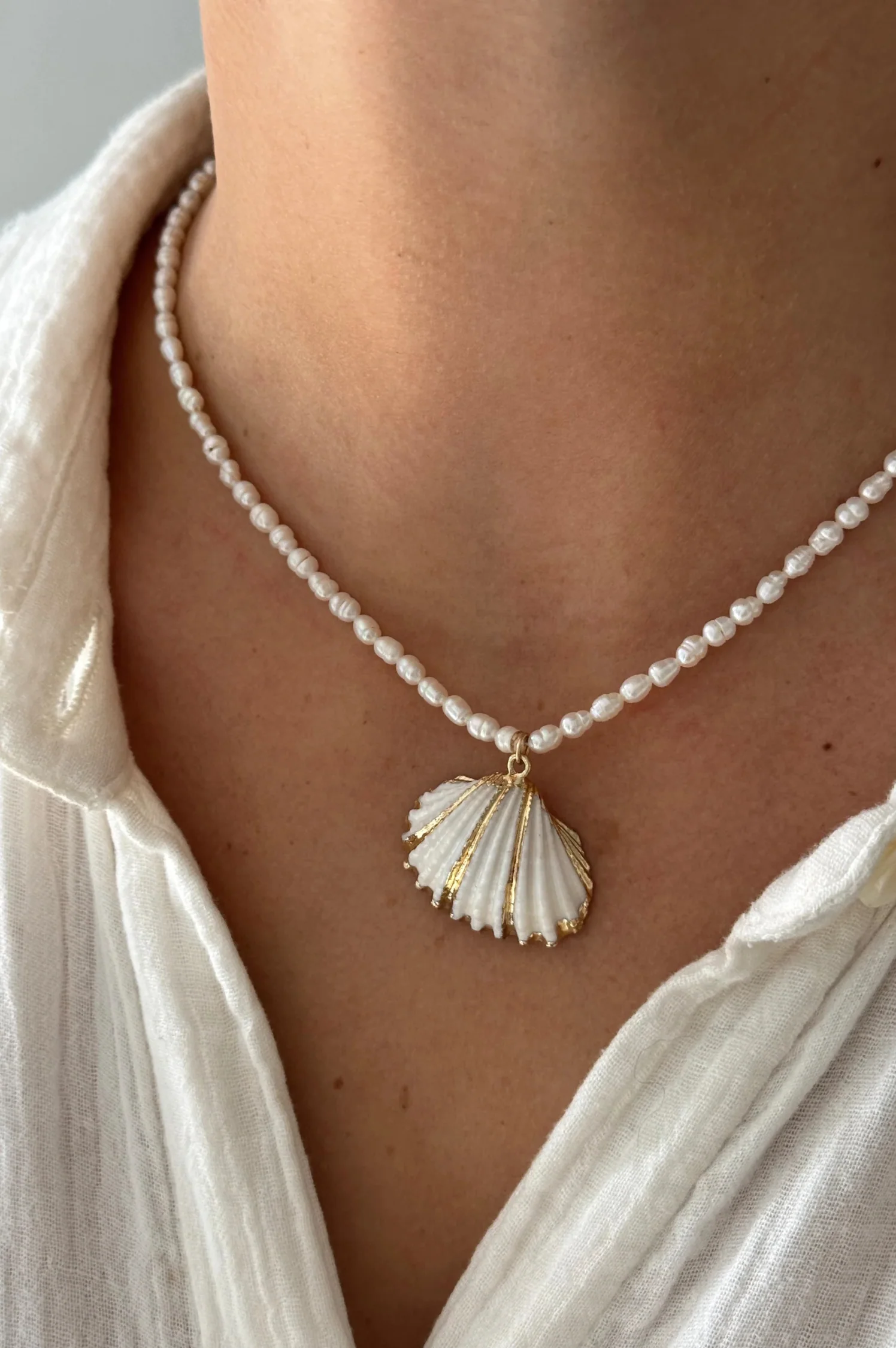 White Pearl Shell Necklace - Intensery