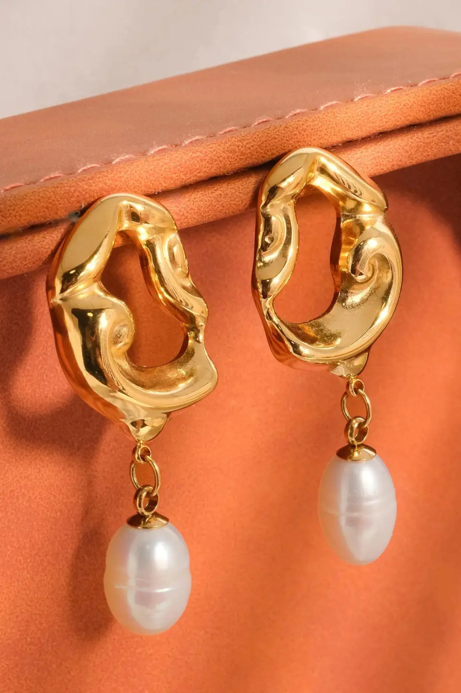 Nerissa Abstract Pearl Earring - Intensery